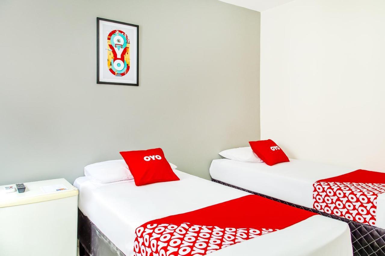 Oyo Hotel Lisboa, Сан-Жозе-дус-Кампус Экстерьер фото